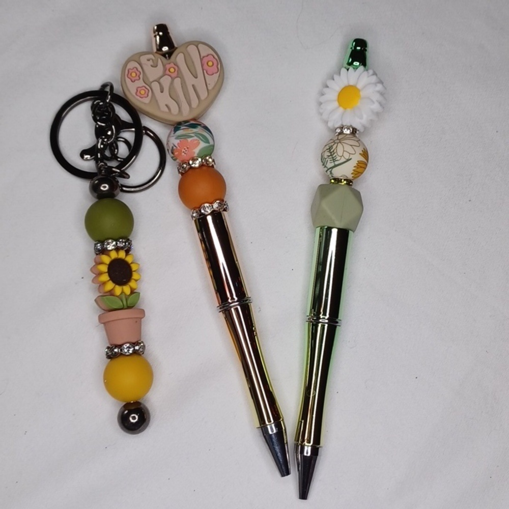 Hand crafted Floral silcone Beaded Pens and Keychain Set